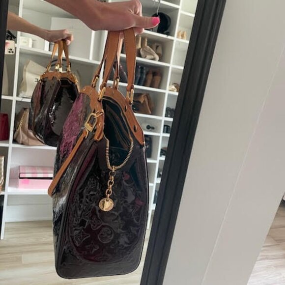 Louis Vuitton Amarante Monogram Vernis Brea GM Bag - Picture 5 of 14